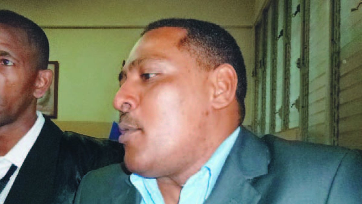 Refutan medida contra alcalde