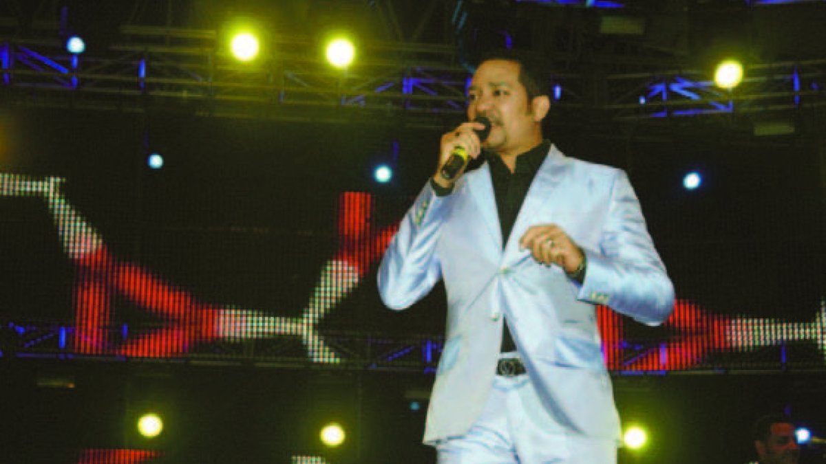 El cantante Frank Reyes en uno de sus conciertos.
Archivo.