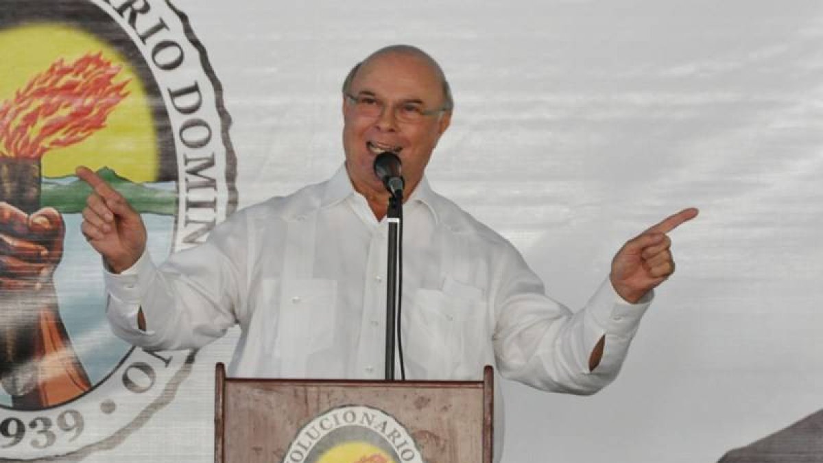 El ex presidente Hipólito Mejía llegó al club Los Prados acompañado de una comisión de altos dirigentes del Partido Revolucionario Dominicano(PRD) que pertenecen a su facción, para dar inicio a un encuentro nacional del ?PRD Mayoritario y Moral?.Hoy Félix de la Cruz -23-02-2014