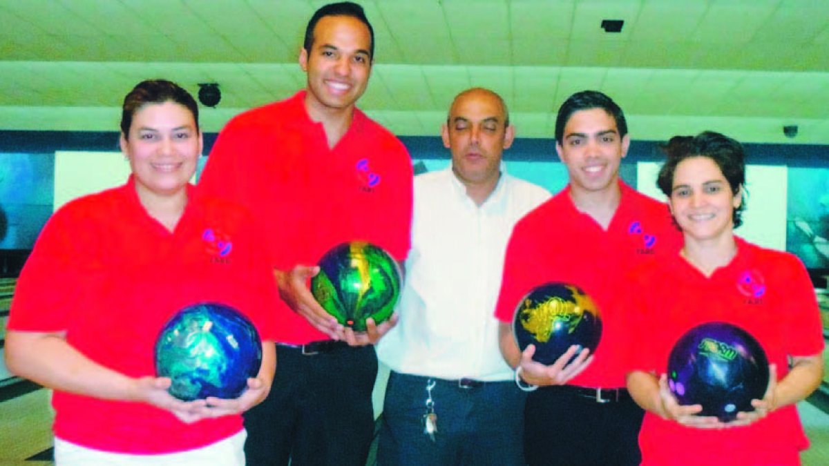 Alex Prats junto a los demás miembros del equipo de boliche de los Juegos Deportivos Militares