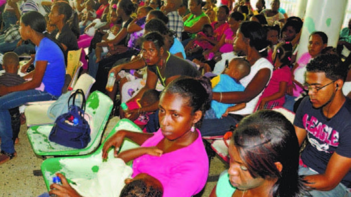 Hospitales se mantienen con gran cantidad de pacientes febriles