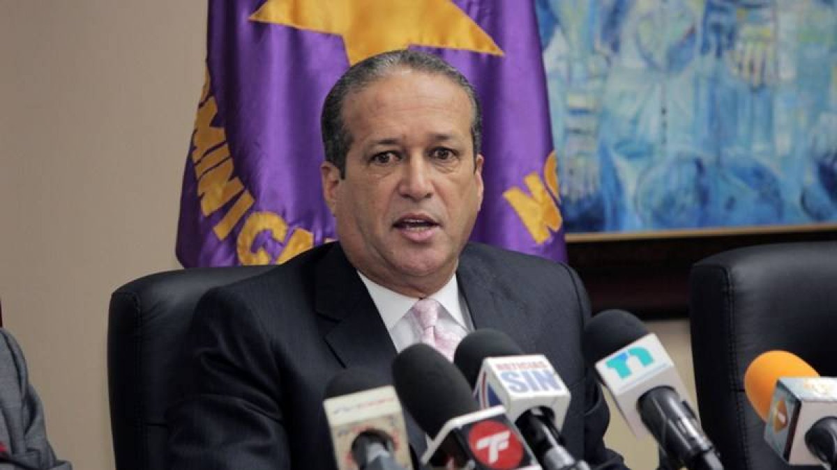 Reunión del Comité Político del Partido de la Liberación Dominicana PLD, en el Salón Juan Bosch de la Oficina Presidencial del Partido. Con una asistencia de 25 de los 27 miembros del Comité Político. La reunión fue convocada para informar del proceso electoral interno en el que se computan los votos depositados en las elecciones al comité central del pasado domingo. En foto Reinaldo Pared Pérez, Secretario General del Partido. 16-01-14  Armando Trabou