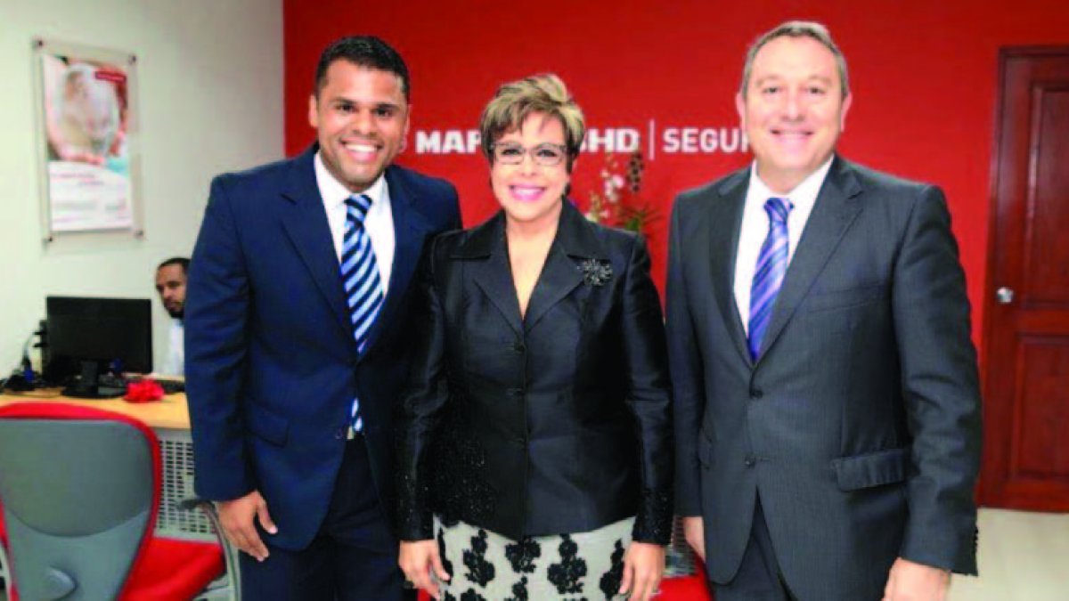 13_11_2014 HOY_JUEVES_131114_ Rostros6 D