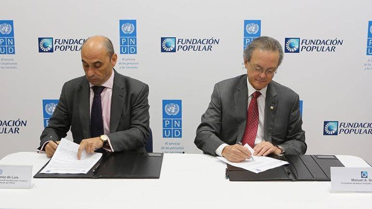 El proyecto que llevarán a cabo la Fundación Popular y el Programa de las Naciones Unidades para el Desarrollo (PNUD) fortalecerá e impulsará la inclusión económica, financiera y social de unas 3,000 mujeres de escasos recursos en la provincia Valverde. El acto de firma del proyecto estuvo encabezado por los señores Lorenzo Jiménez de Luis, representante residente del PNUD en la República Dominicana y el señor Manuel A. Grullón, presidente del Grupo Popular y del Banco Popular Dominicano