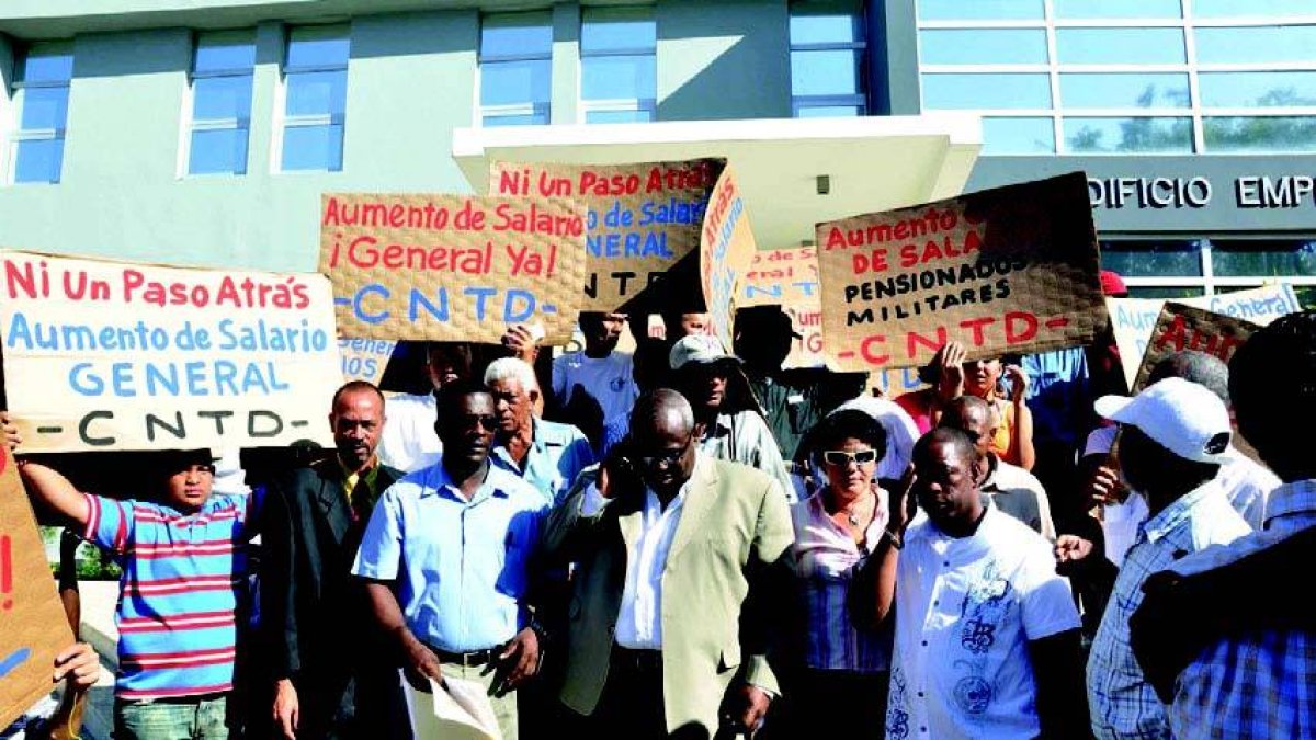 Las centrales sindicales informaron que desde hoy se inician jornadas de protestas, encendido de velas y piquetes frente a los hospitales del Instituto Dominicano de Seguros Sociales (IDSS), archivo