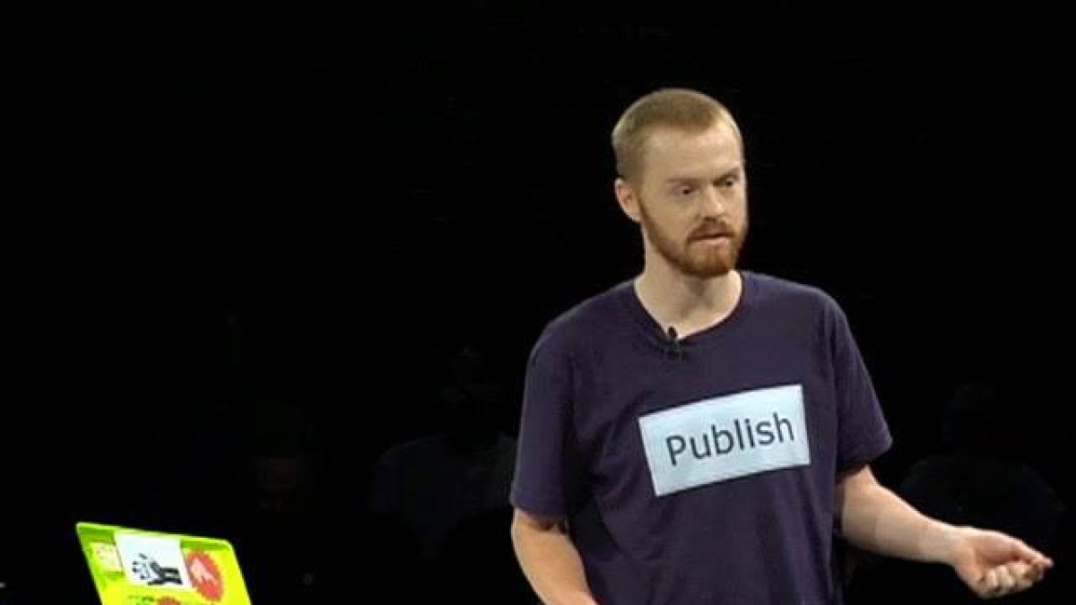 El artista estadounidense Evan Roth