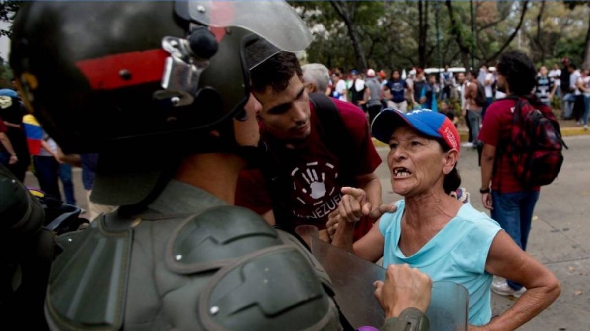 Miles de chavistas marchan en Caracas por la paz y la justicia