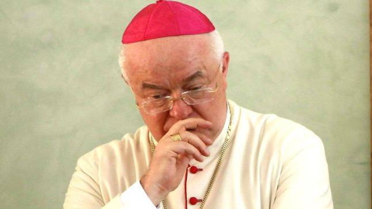 Tribunal Vaticano imputa cinco delitos a Wesolowski y posterga audiencia