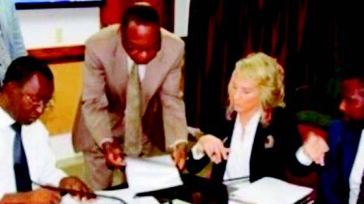 01_11_2015 HOY_DOMINGO_011115_ El País6 A