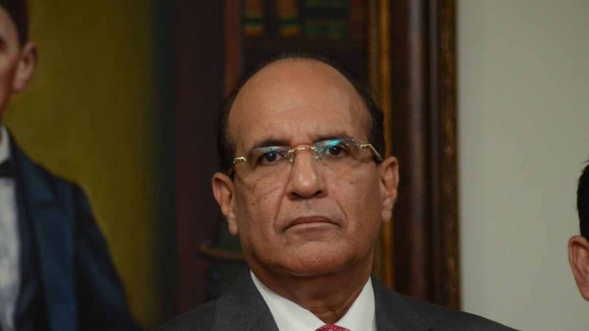 Julio César Castaños Guzmán. 12 partidos opositores se reuníos con la Junta Central Electoral durante una reunión por más de una hora en el encuentro pidieron la renuncia de  Dirección de Informática, Dirección de Partidos Políticos y al secretario general de ese órgano. En JCE de Santo Domingo República Dominicana. 28 de noviembre del 2016. Foto Pedro Sosa