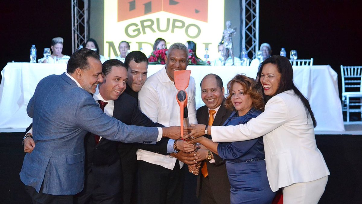 El ingeniero Manuel de los Santos pronuncio las palabras centrales del acto, donde destaco las bondades del proyecto que a pesar de estar enmarcado en las viviendas económicas cuenta con una construcción con materiales de calidad y terminación de primera.