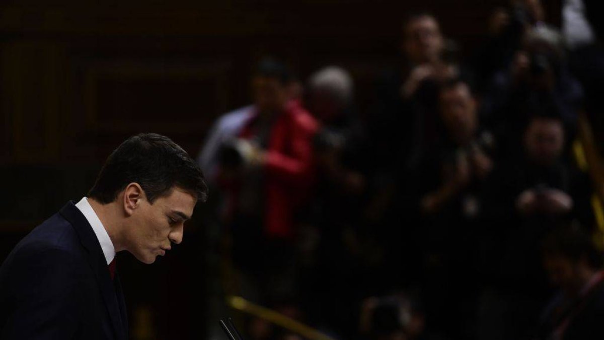 Leader of Spanish Socialist Party (PSOE) Pedro Sanchez speaks at Las Cortes in Madrid on March 1, 2016 during a parliamentary debate to vote him through as prime minister and allow the country to finally get a government The parliamentary session is a key step towards trying to unblock nearly 11 weeks of political stalemate since inconclusive December elections resulted in a hung parliament divided among four main parties -- none of which won enough seats to govern alone.

 / AFP / PIERRE-PHILIPPE MARCOU