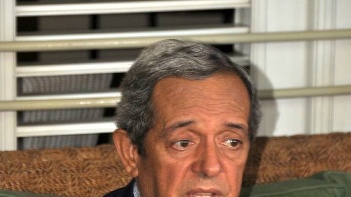 El País / Encuentro, El candidato presidencial del Partido Revolucionario Moderno (PRM), visito al Lic. Haatuey Decamps, Presidente del Partido Revolucionario Social Demócrata (PRSD), en su residencia para hablar sobre un gran frente opositor del PLD, Hoy / Francisco Reyes / 07 / 05 / 2015 /