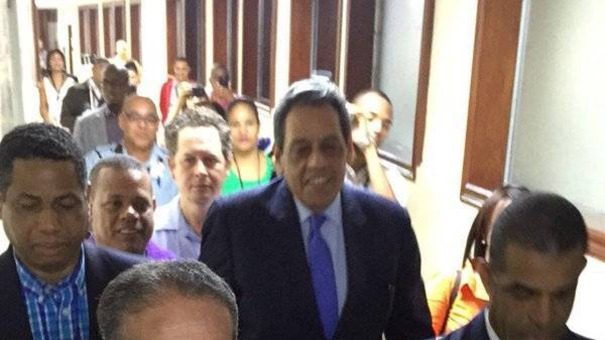 Llegó  a la Junta Central Electoral (JCE) una delegación del Partido de la Liberación Dominicana (PLD), encabezada por su secretario, Reinaldo Pared Pérez, y su delegado  ante esta entidad, César Pina Toribio.