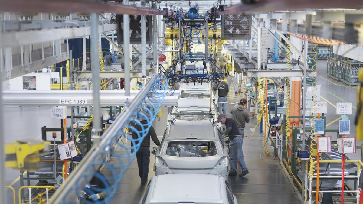 Experta llama a usar tecnología para modernizar el sector automotriz