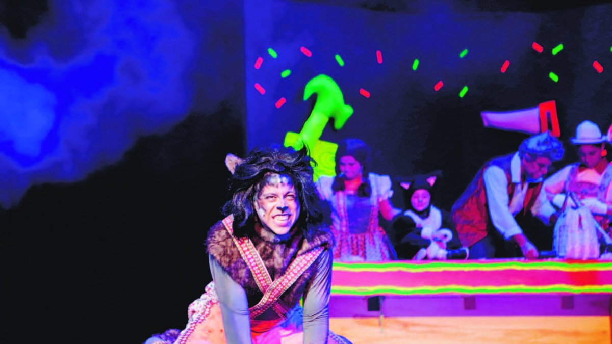 El actor Javier Grulló encarnó el personaje principal del Lobo Feroz, llamado en el musical “A u g u s t o”.