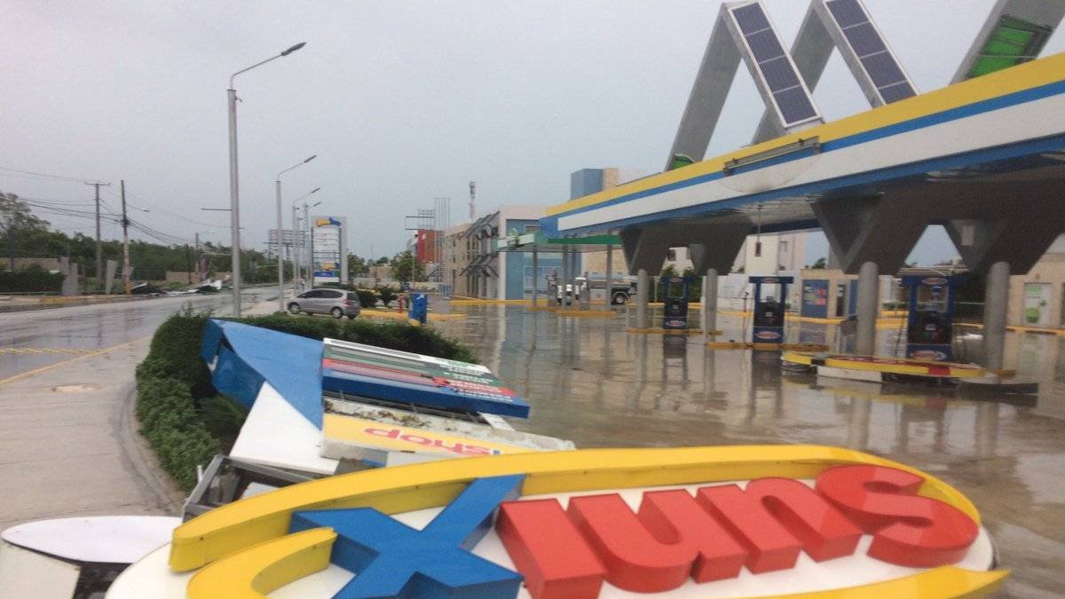 Los vientos de María han provocado la caída de letreros. Fuente externa.