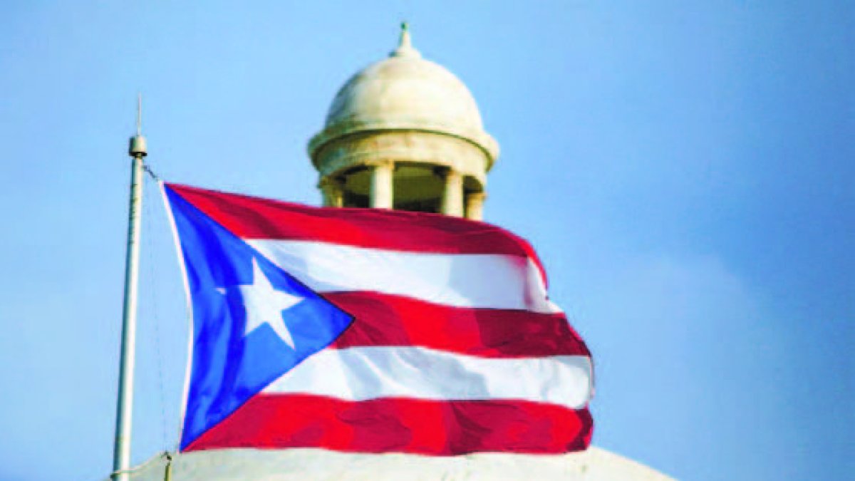Bandera en el Capitolio de Puerto Rico. Archivo.