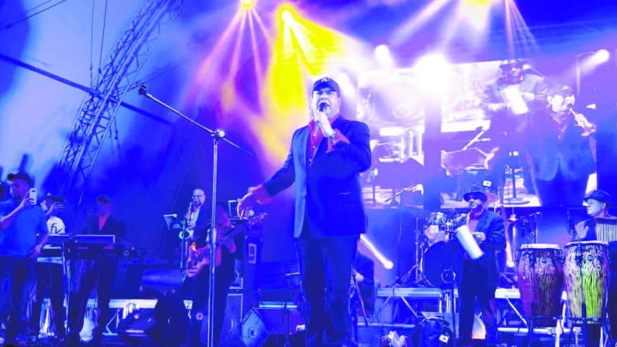 El destacado merenguero dominicano Fernando Villalona ofreció a los asistentes lo mejor de su repertorio incluyendo merengues y boleros que lograron perfecta conexión con el público.