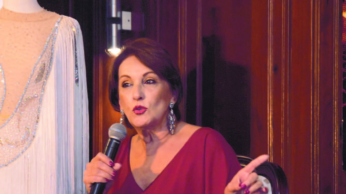 La actriz Cecilia García conversó con invitados especiales y estudiantes que se dieron cita en la tertulia organizada por el Ministerio de Cultura (MINC).