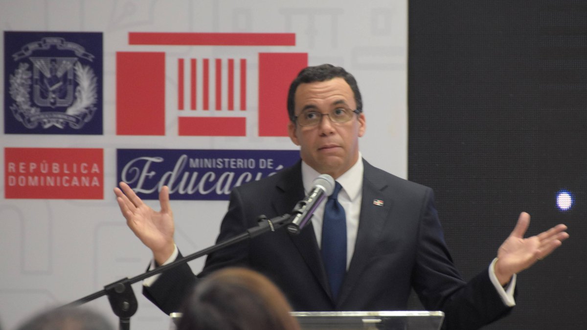 País / Rueda de prensa en el Ministerio de Educación. En Foto: Andrés Navarro, Ministro de Educación. Fotos: Adolfo Woodley Valdez.