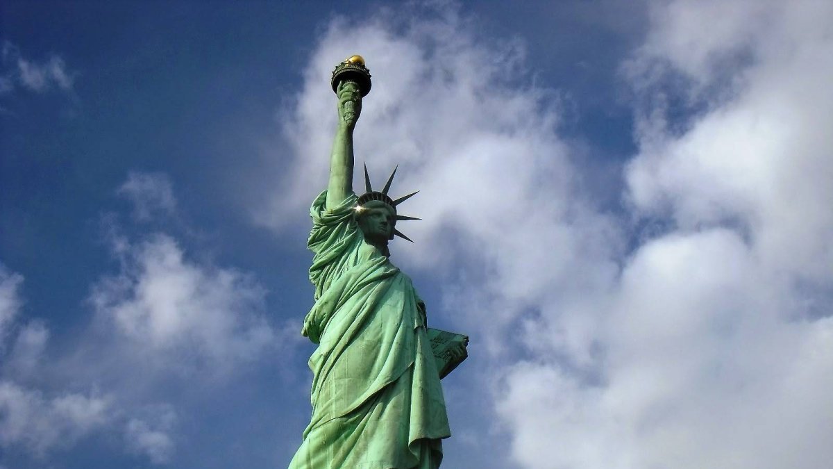 Se apagan las luces de la estatua de la Libertad