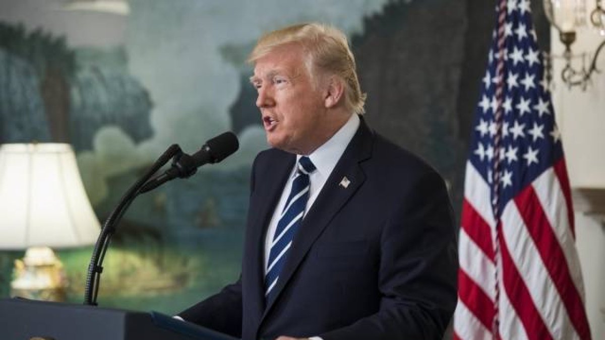 Trump viaja a Florida para verse con familiares de víctimas del tiroteo