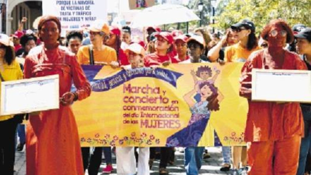 Mujeres marchan por la equidad y sus derechos