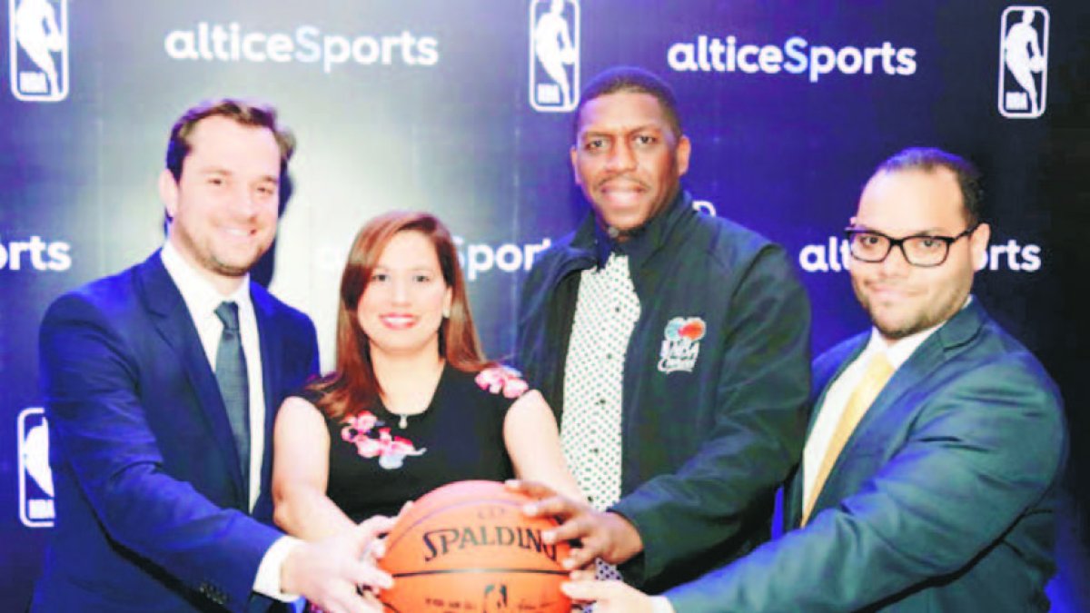 Arnol De Mello, Rosario Veras, Luis Felipe López y Manuel Mueses durante el encuentro con la prensa.