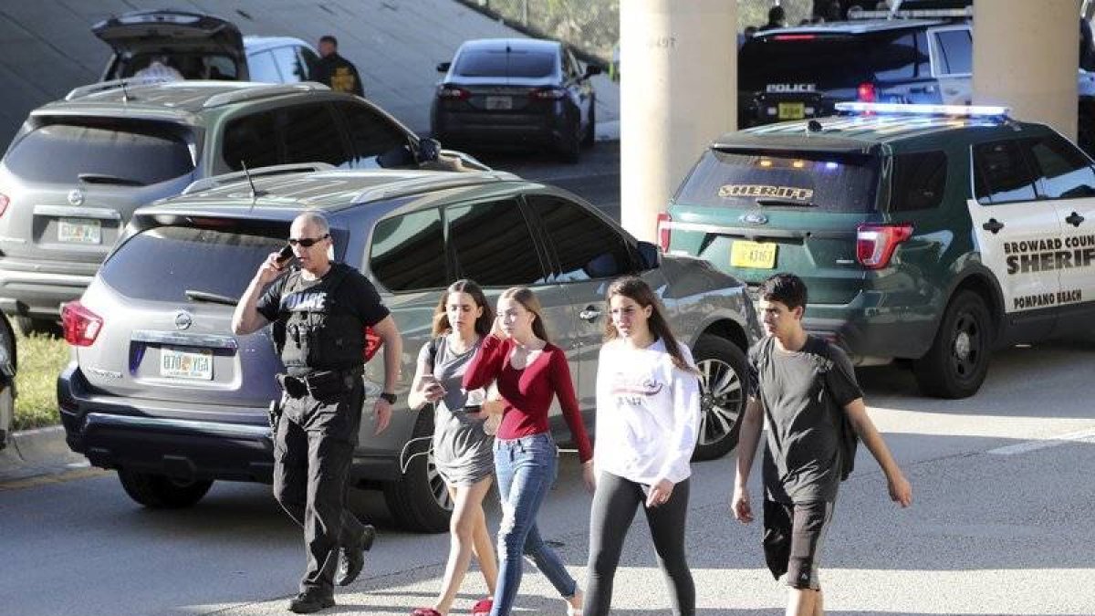 Seis amigos son más inseparables ahora tras masacre escolar