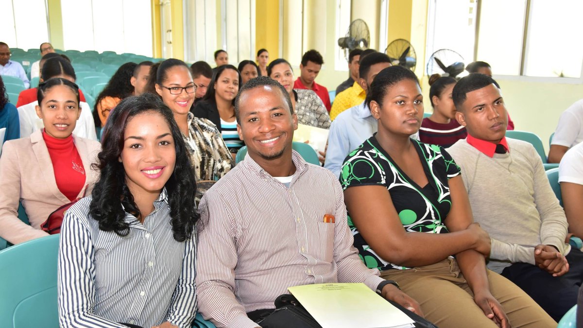 Inafocam anuncia becas para 1,242 bachilleres de todos el país