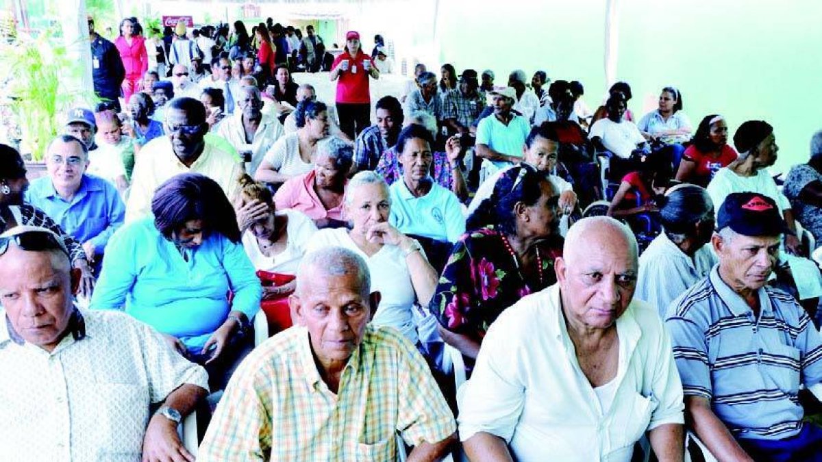 En la medida en que la población envejece, crece el ritmo de sus necesidades en salud y alimentación