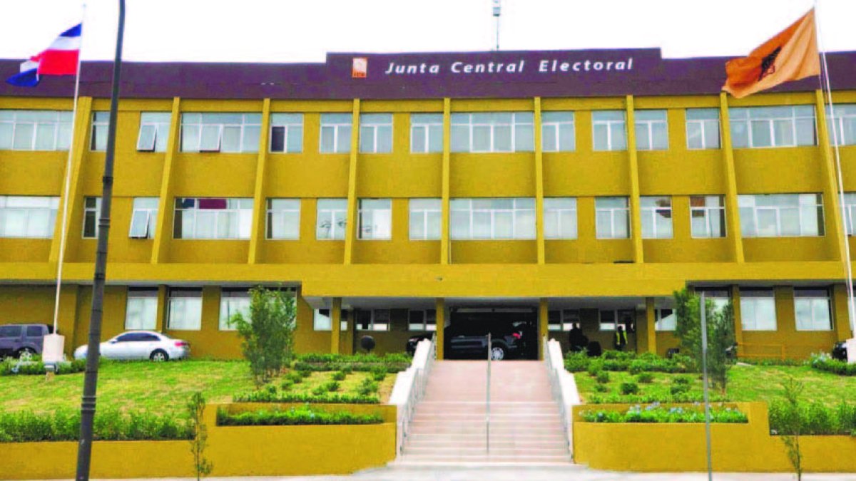 04_08_2016 HOY_JUEVES_040816_ El País6 A