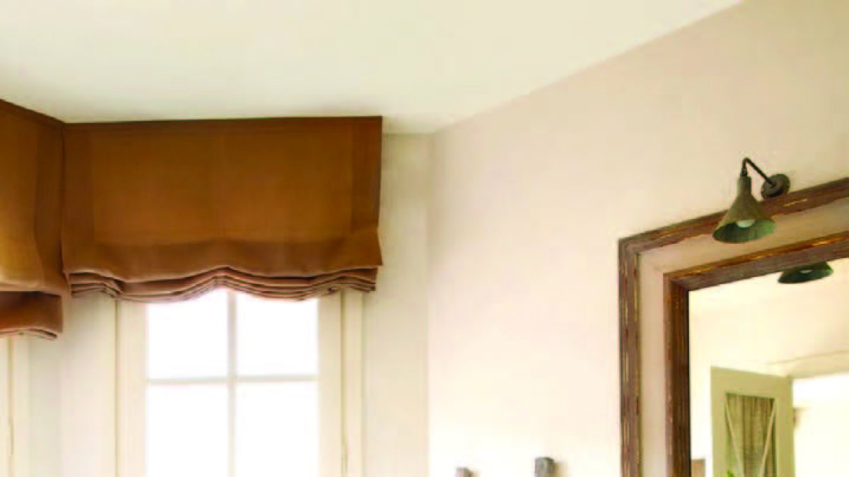 Simple, pero muy funcional y elegante, luce esta opción de toallero-escalera .