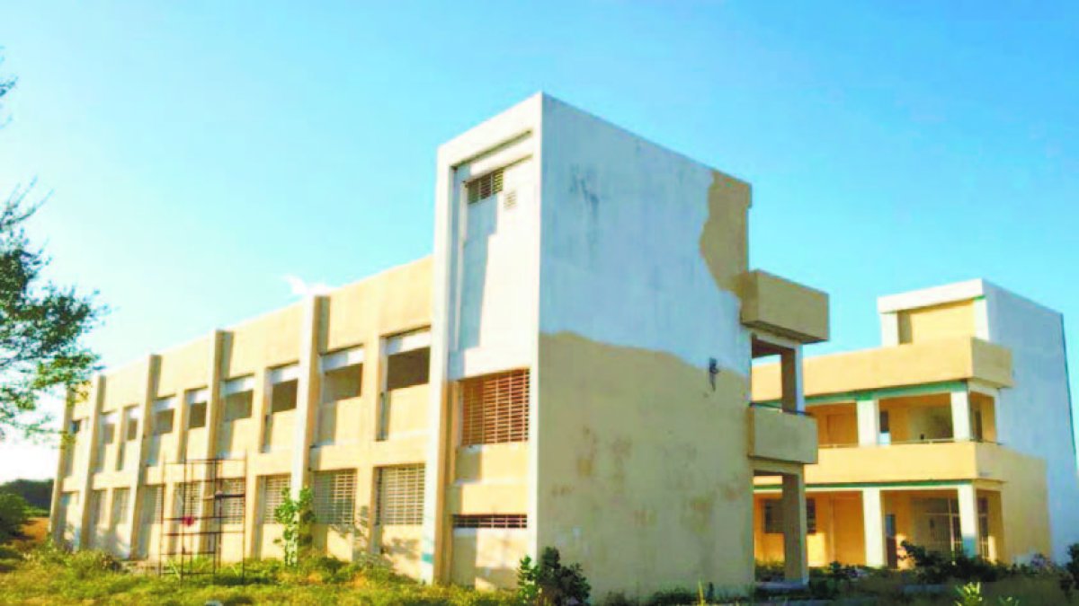 Una de las escuelas, que por demás, ha sido vandalizada por desaprensivos