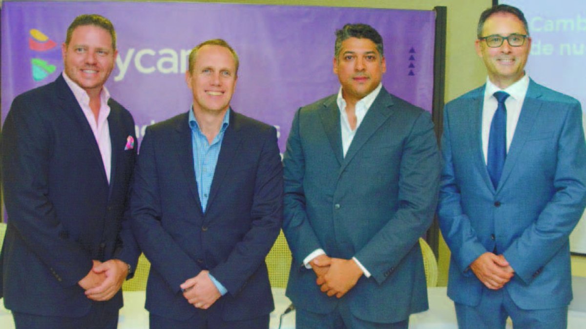 Víctor M. Pacheco Méndez, William Shaw, Michael Powell y Paul Moultrio, representantes de FlyCana