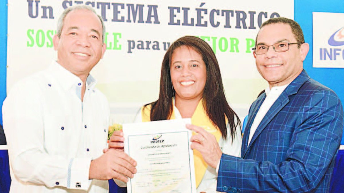 El vicepresidente ejecutivo de la CDEEE, Rubén Jiménez Bichara, y el director del Infotep, Rafael Ovalles,