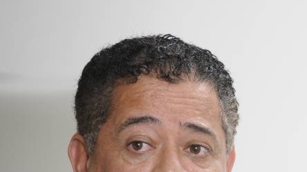 Wilfredo Cabrera, habla durante el Almuerzo Grupo de Comunicaciones Corripio, con la participación de la Confederación Nacional de Productores Agropecuarios. Hoy/ Arismendy Lora