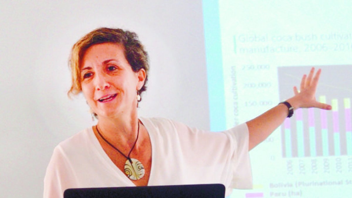 El pasado sábado 04 de agosto, la Sra. Begoña Gómez del Campo, presentó en la Asociación Casa Abierta el Informe Mundial de Drogas 2018. La Sra. Begoña es la representante para República Dominicana, y  Experta Regional de la Oficina de las Naciones Unidas contra la Droga y el Delito - UNODC. El informe fue presentado ante la Junta Directiva, Comité Ejecutivo, y  el personal técnico de Casa Abierta.Begoña Gomez del Campo Experta Regional UNODC. Hoy/Fuente Externa 7/8/18