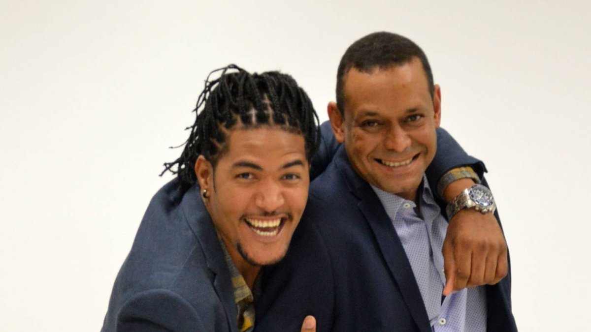 El Actor Carasaf Sánchez y su productor Víctor Dumé. Foto/ Napoleón Marte 22/08/2018