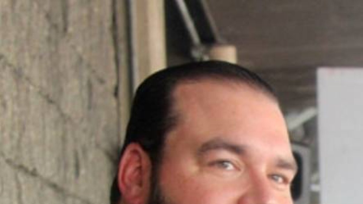 D.N Por sus valiosos aportes a la gestión portuaria y por convertir a la Autoridad Portuaria Dominicana en un instrumento de eficiencia y crecimiento para el comercio en la República Dominicana, sindicatos de trabajadores portuarios entregaron un reconocimiento al Director Ejecutivo de esta institución, Víctor Gómez Casanova. Fuente externa 14/03/2018