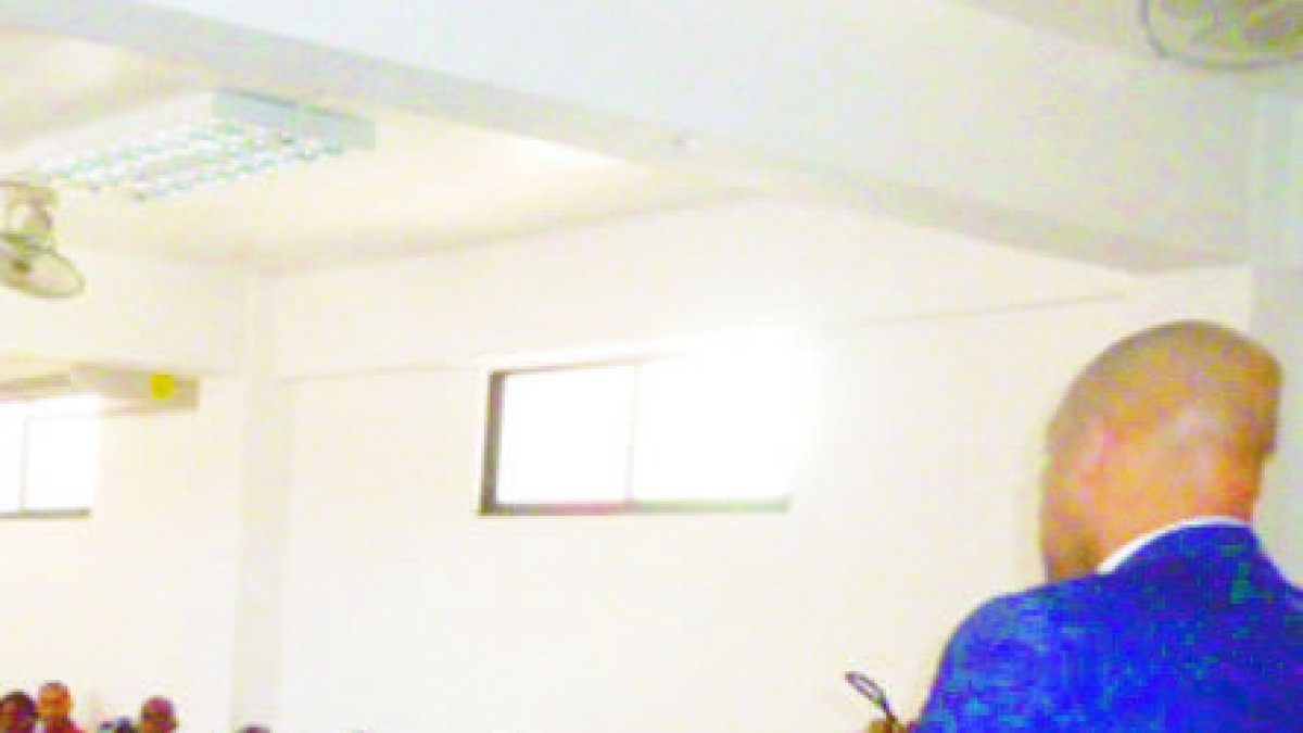 LA ROMANA
La Regional Este del Instituto de Desarrollo y CréditoCooperativo (IDECOOP), realizo el 1er  taller sobre la Ley 155-17, contra lavado de activos y financiamiento del terrorismo, en el que participaron unos 45 grupos cooperativistas de la región.
El taller que fue efectuada en la Universidad Federico Henríquez y Carbajal (UFHEC), fue impartido por el doctor Raymond Familia, director nacional de Lavado de Activos de Idecoop.  Hoy/Fuente Externa 23/8/18