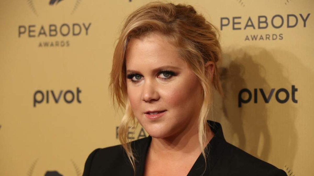 La humorista Amy Schumer anuncia que está embarazada de su primer hijo