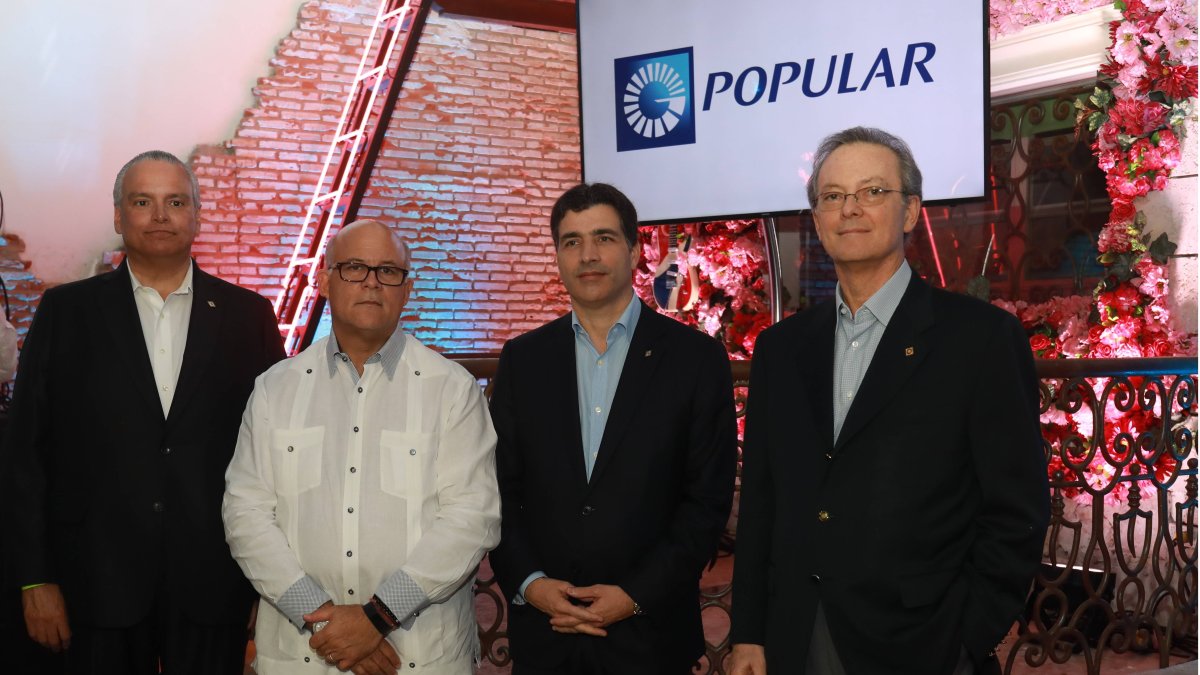 De izquierda a derecha, los señores Luis E. Espínola, Eduardo Grullón, Christopher Paniagua y
Manuel A. Grullón.