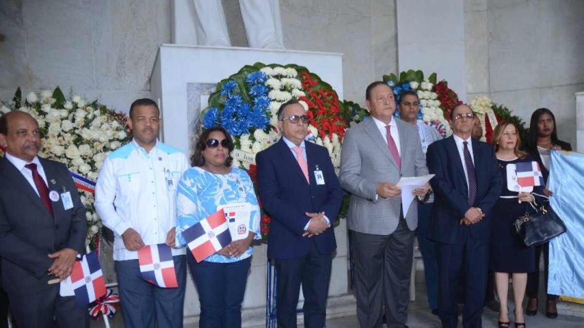 Alejandro Montás, El director de la Corporación del Acueducto y Alcantarillado de  Santo Domingo (CAASD), anunció  que se lanzará como candidato a la Alcaldía del Distrito Nacional (DN). Durante una Ofrenda Floral en el Alta de la Patria Santo Domingo Rep. Dom. 11 de febrero del 2019. Foto Pedro Sosa