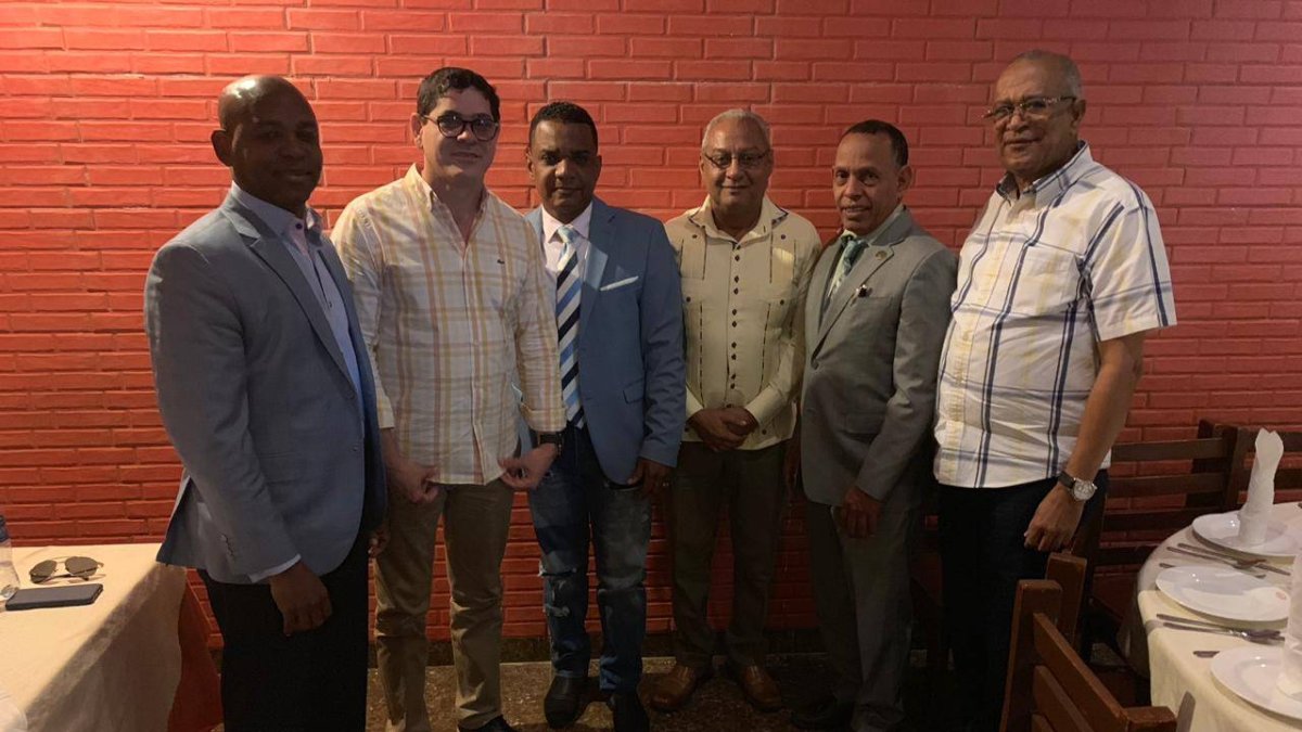 Sostienen reunión precandidatos del PLD a la alcaldía de SDO