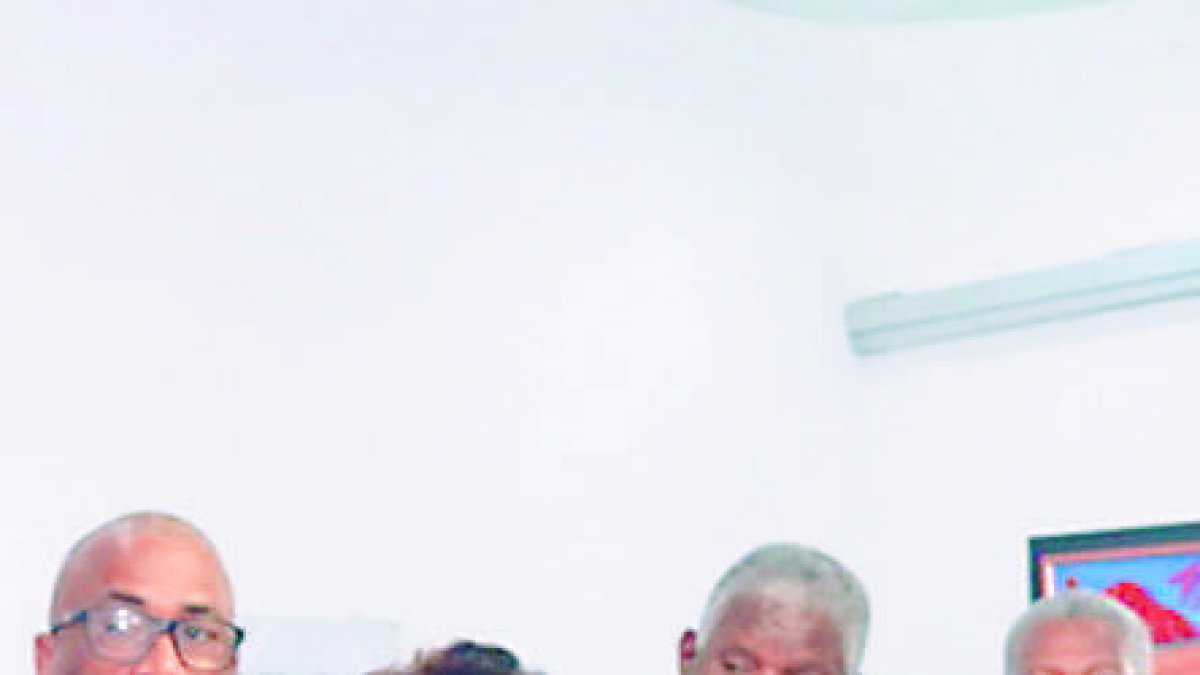 La Comisión Nacional de los Derechos Humanos de la República Dominicana, CNDH-RD, y el Comité Nacional de Lucha Contra el Cambio Climático, CNLCC, solicitaron, mediante carta entregada en la mañana de hoy a la Defensora del Pueblo, Zoila Martínez Guante que abra de inmediato una investigación sobre la denuncia de que el Procurador General de la República, Jean Alain Rodríguez, posee una oficina clandestina e ilegal, desde la cual elabora y propala noticias falsas y campañas sucias.  Hoy/Fuente Externa 9/4/19