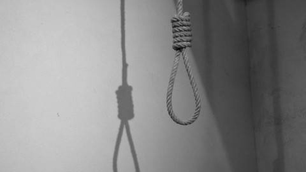 Dos hombres ahorcados