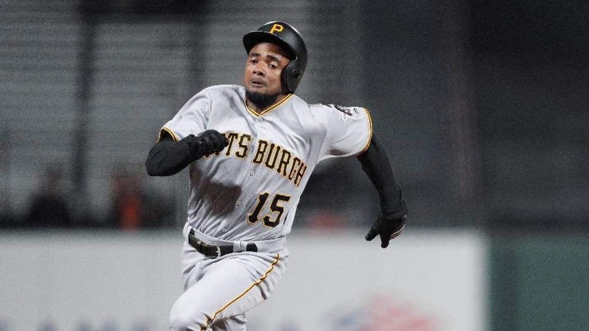 Reyes remolca tres en revés de Piratas