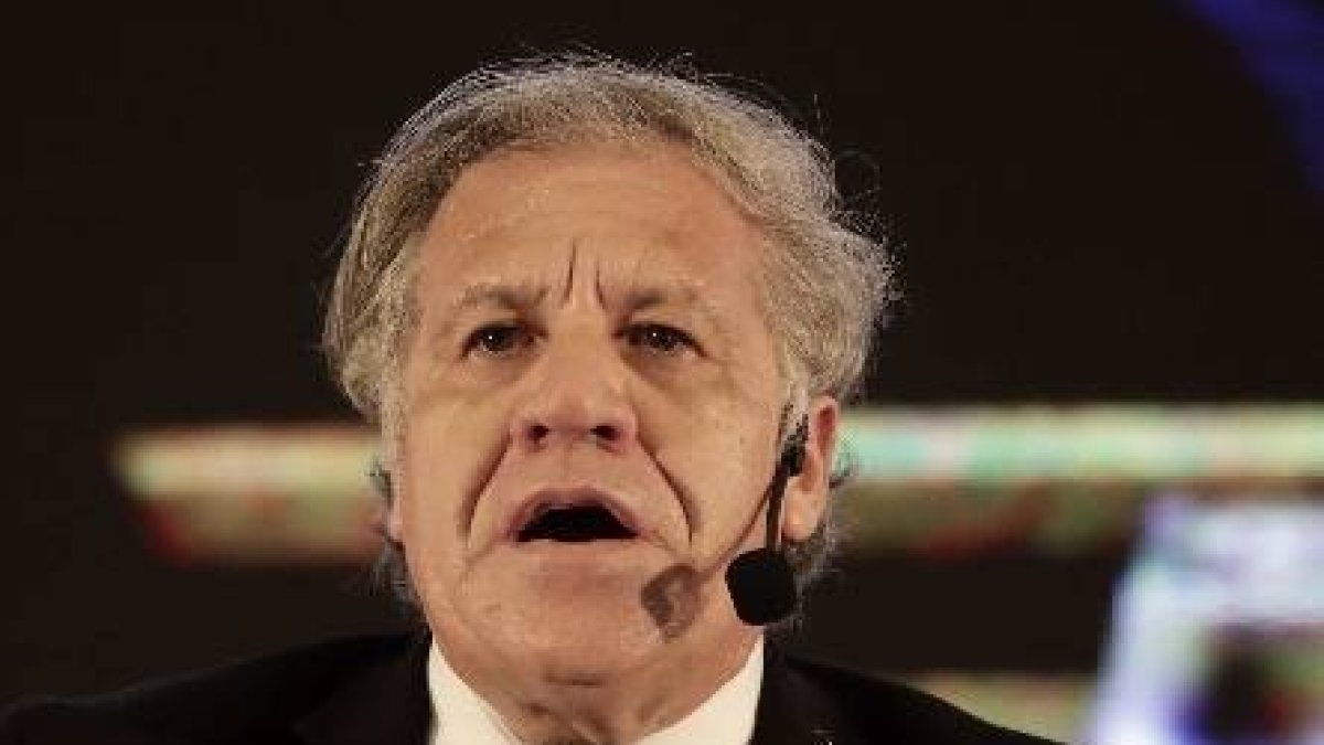 AME9982. SAN JOSÉ (COSTA RICA), 14/10/2019.- El secretario general de la Organización de Estados Americanos (OEA), Luis Almagro, participa en un foro en empresarial este lunes, en San José (Costa Rica). Almagro, afirmó este lunes en un foro en empresarial en Costa Rica que es 